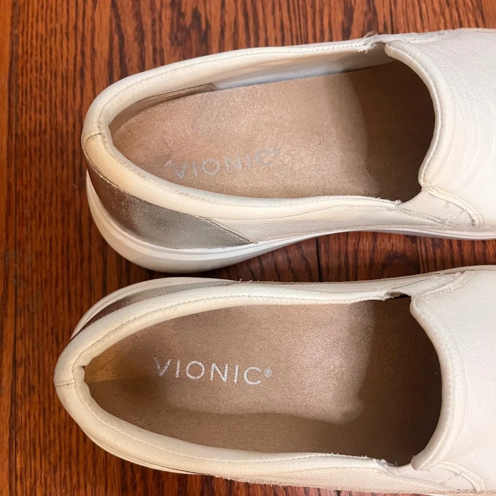 Vionic Kearny Womens 9 Cream Leather Metallic Silver Slip On Platform Sneakers - Picture 6 of 11